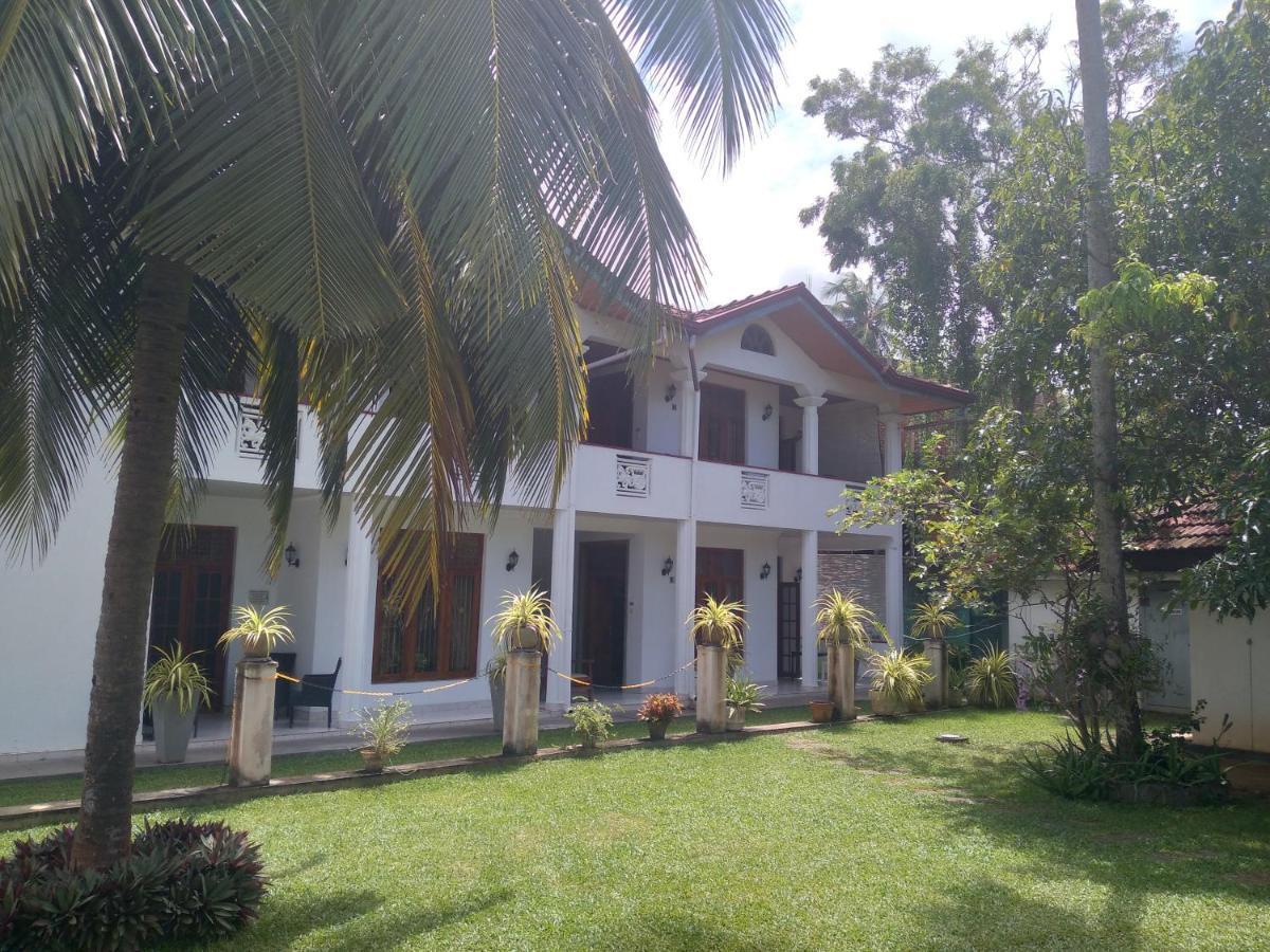 Vijai Resort Negombo Extérieur photo