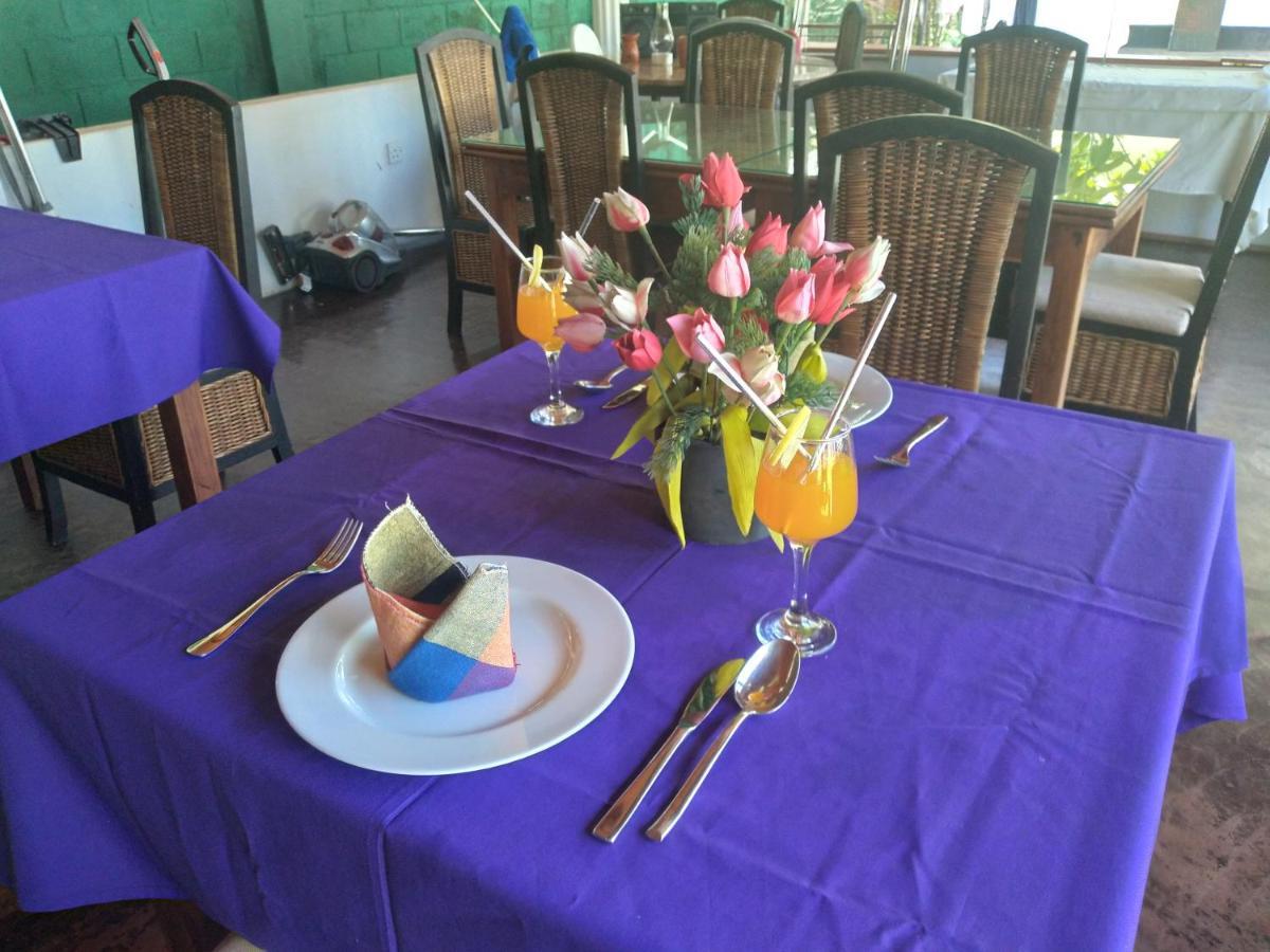Vijai Resort Negombo Extérieur photo