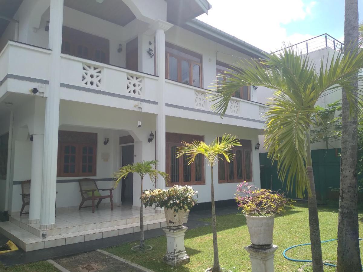 Vijai Resort Negombo Extérieur photo