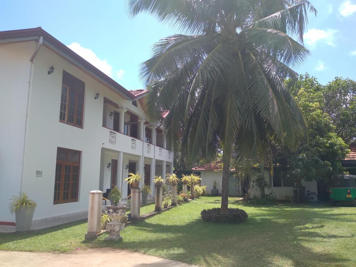 Vijai Resort Negombo Extérieur photo